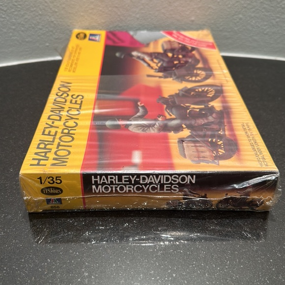 Harley-Davidson Motorcycles Vintage 1:35 Scale Model Set - Picture 6 of 6